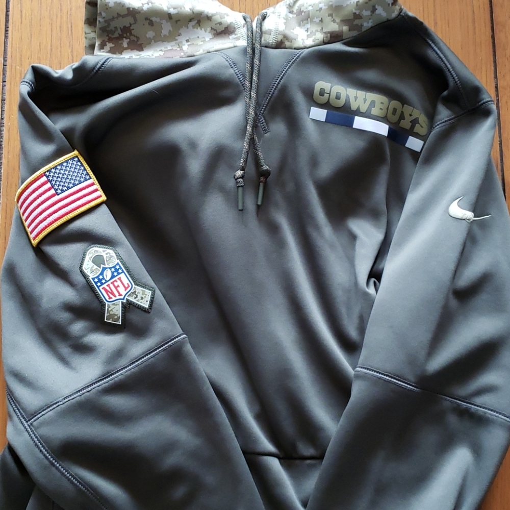 Pullover hoodie